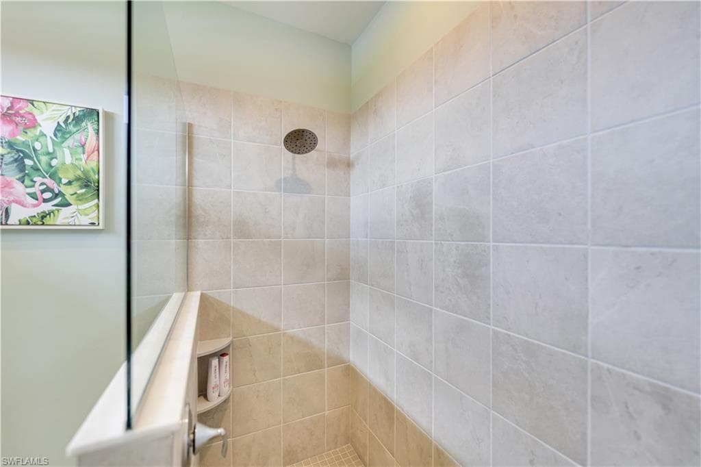 18546 Ives DR, ESTERO FL 33928-18