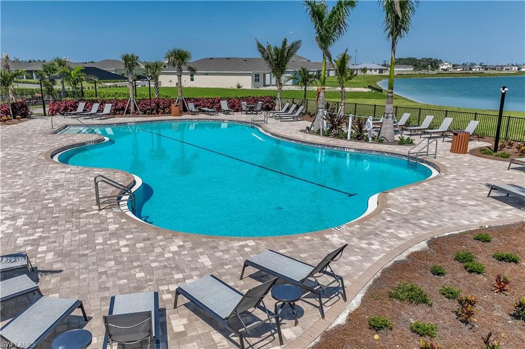 539 Spring Hill Lake LOOP, CAPE CORAL FL 33993-23