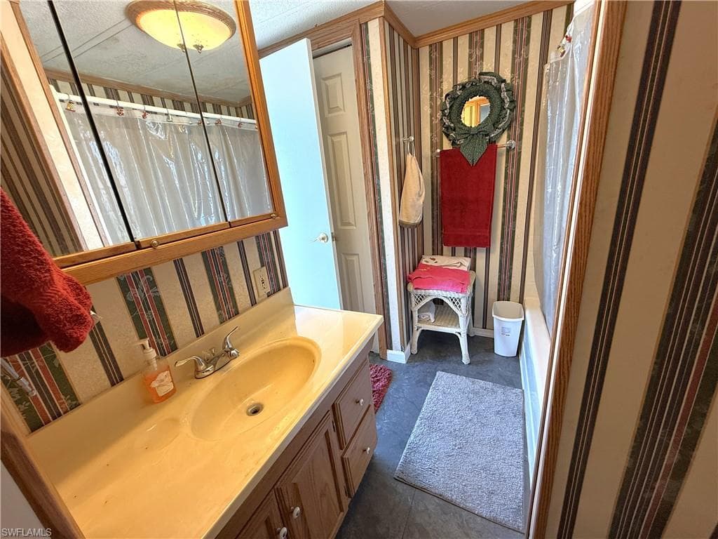 16211 Cynthia CT, FORT MYERS FL 33908-15