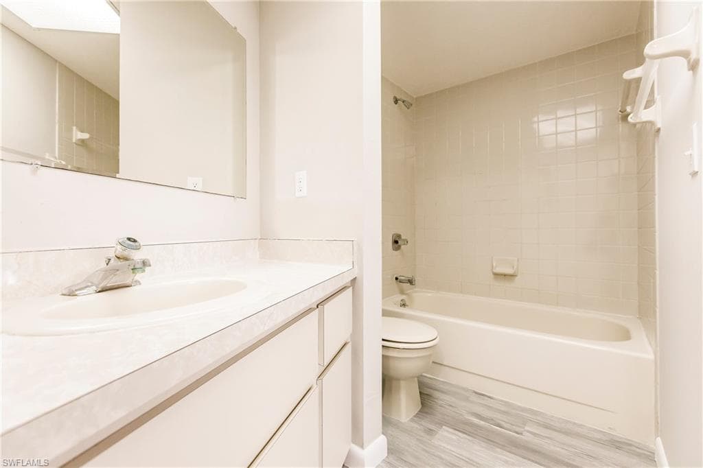 1123 SW 48th TER # 104, CAPE CORAL FL 33914-27