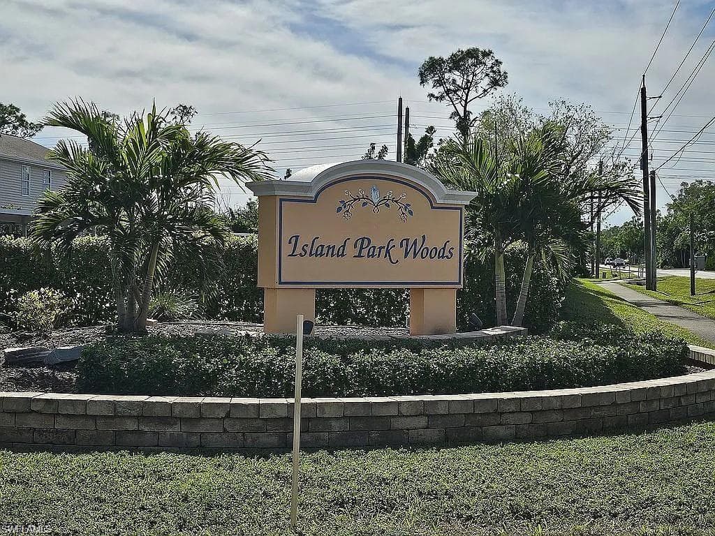 6123 Lake Front DR, FORT MYERS FL 33908-27