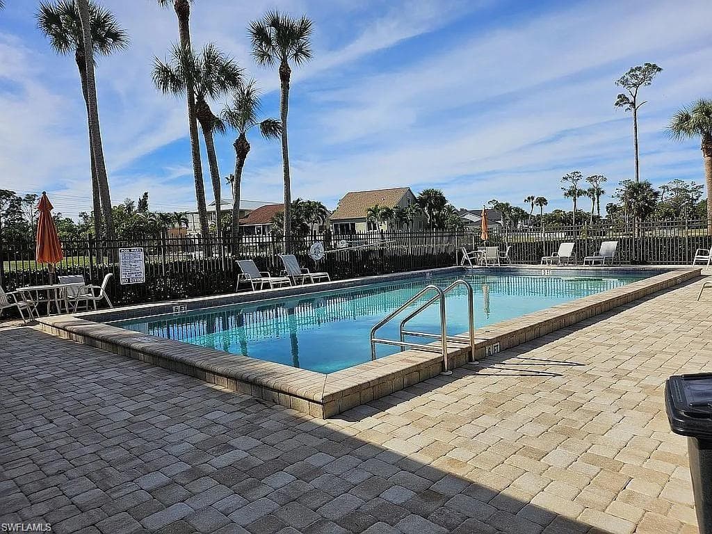 6123 Lake Front DR, FORT MYERS FL 33908-19