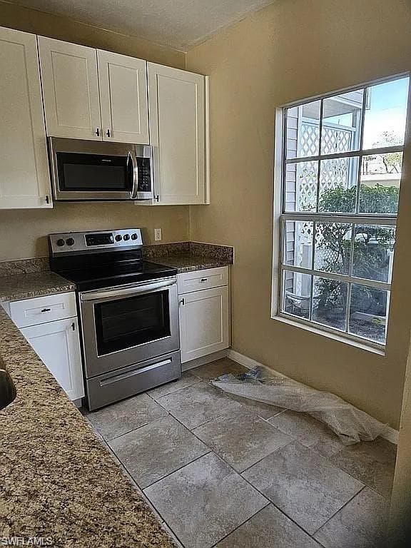 6123 Lake Front DR, FORT MYERS FL 33908-3