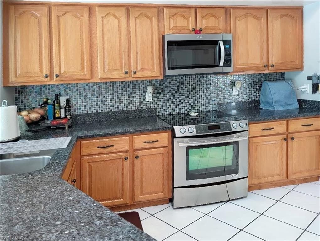 4817 Berkeley DR, NAPLES FL 34112-8