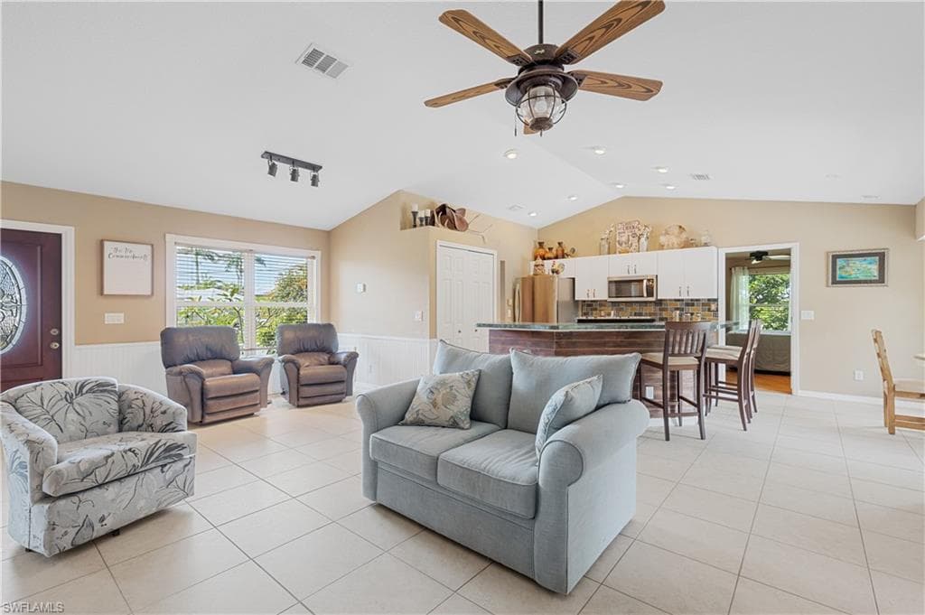 24362 Yacht Club BLVD, PUNTA GORDA FL 33955-8