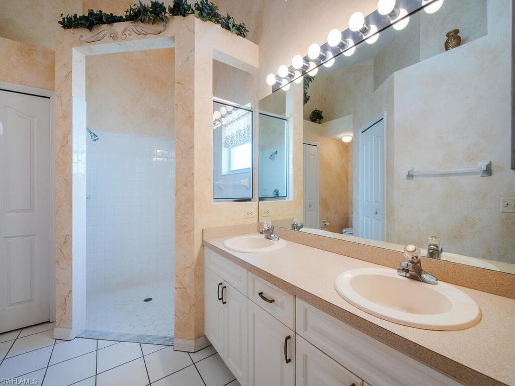 8093 San Vista CIR # 2L, NAPLES FL 34109-7