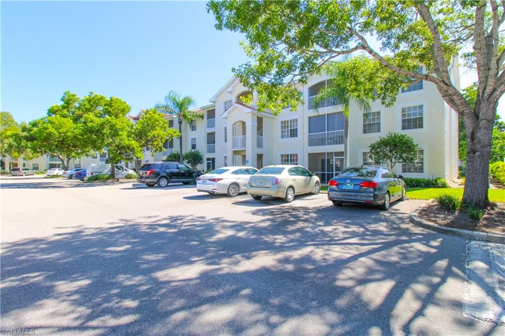4630 Saint Croix LN # 827, NAPLES FL 34109-2