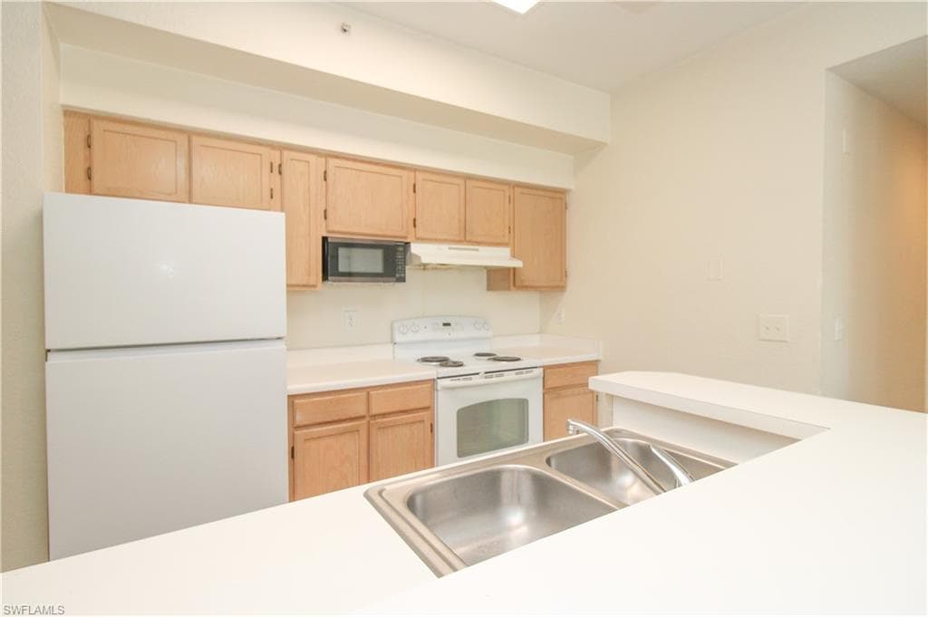 4630 Saint Croix LN # 827, NAPLES FL 34109-37