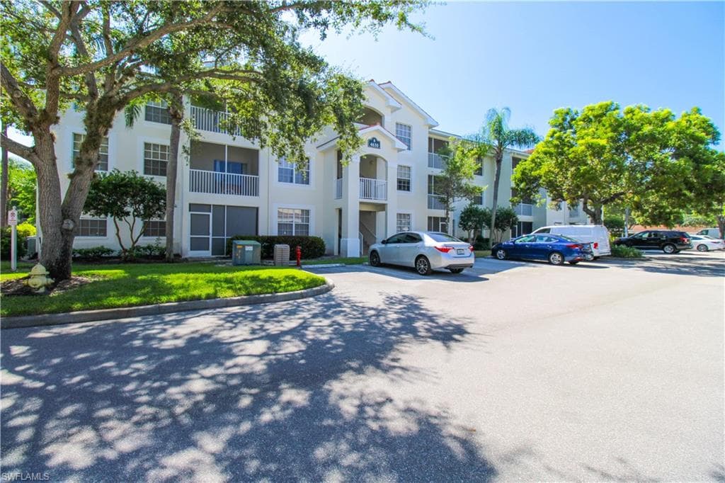 4630 Saint Croix LN # 827, NAPLES FL 34109-9