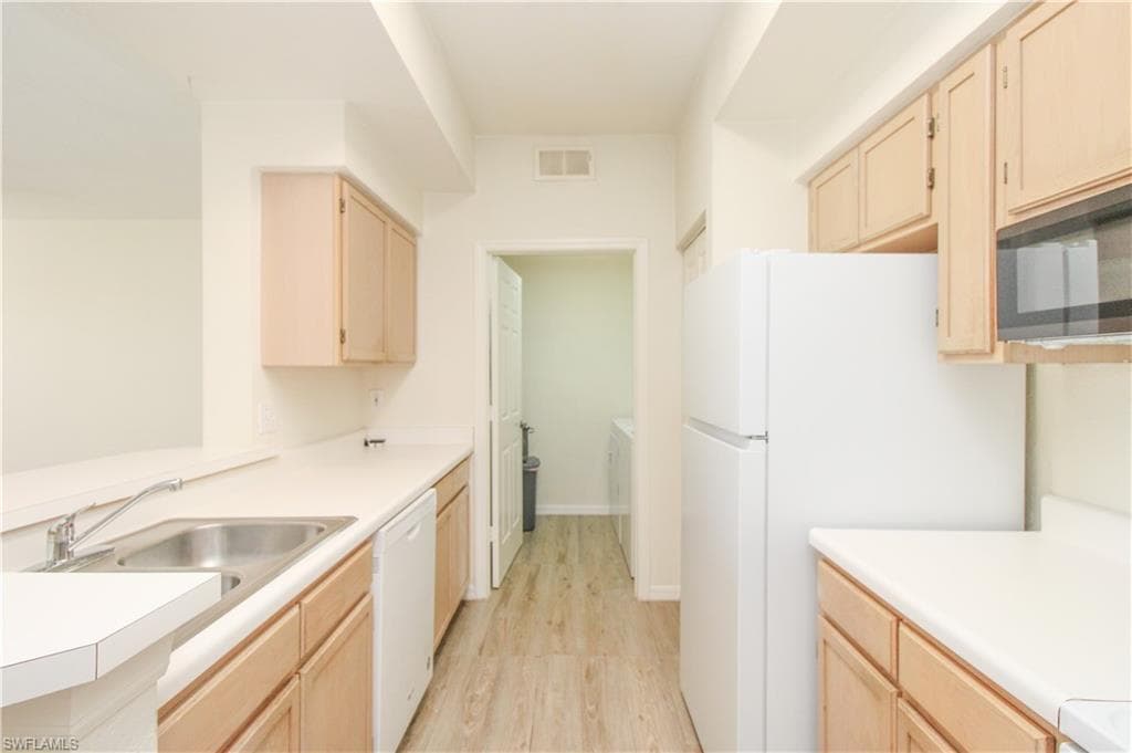 4630 Saint Croix LN # 827, NAPLES FL 34109-40