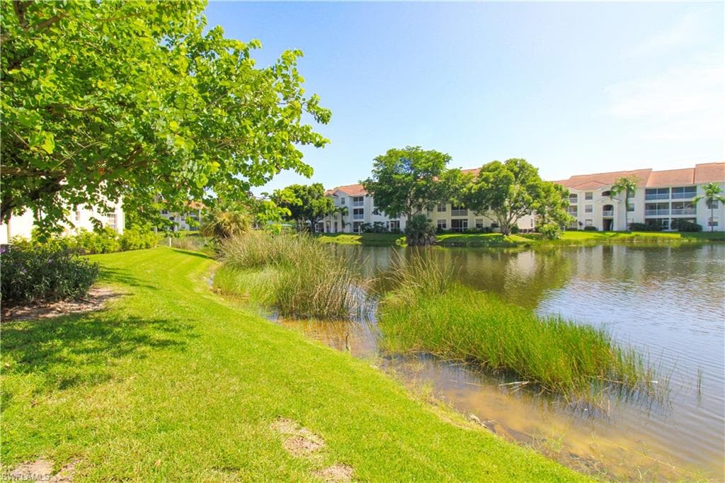 4630 Saint Croix LN # 827, NAPLES FL 34109-17