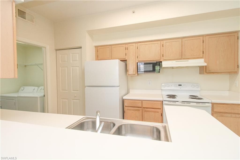 4630 Saint Croix LN # 827, NAPLES FL 34109-36