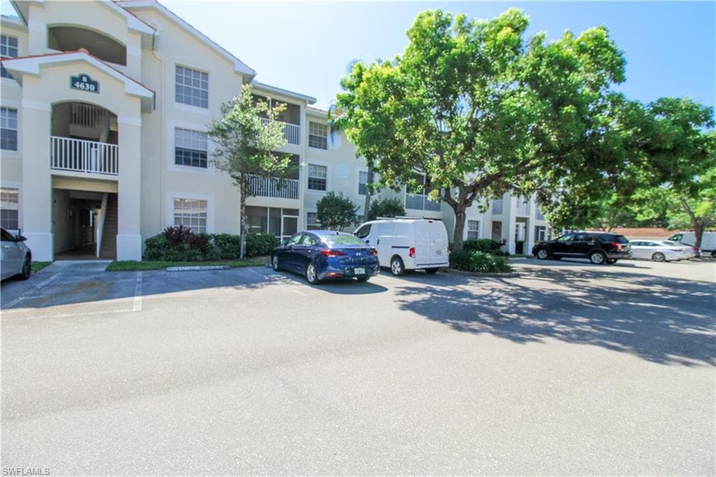 4630 Saint Croix LN # 827, NAPLES FL 34109-7
