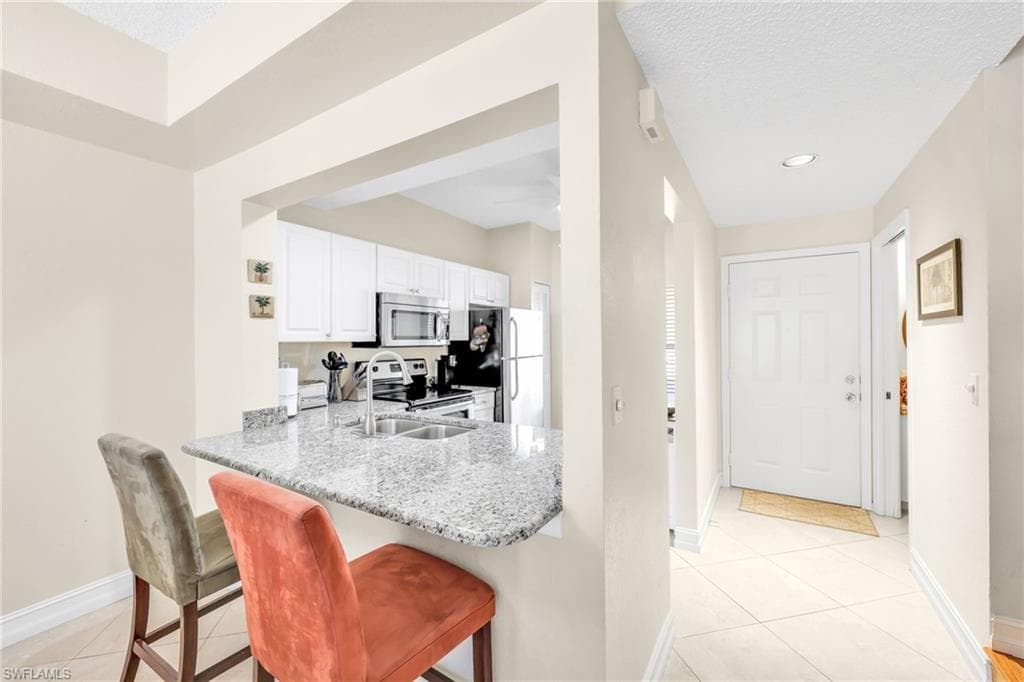 1044 Woodshire LN # B211, NAPLES FL 34105-9