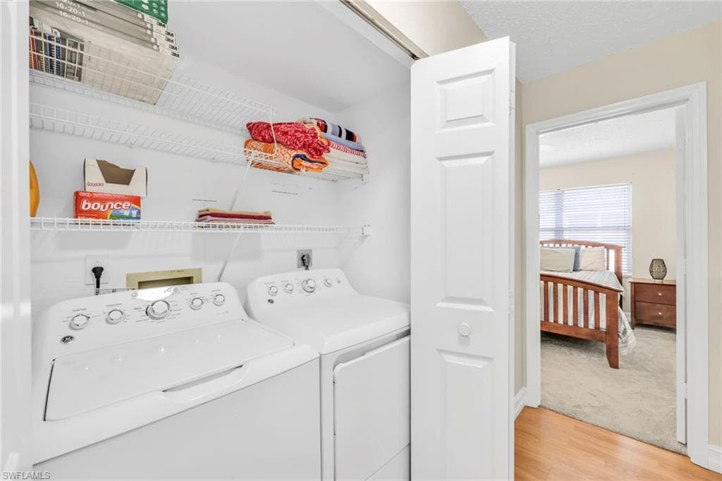 1044 Woodshire LN # B211, NAPLES FL 34105-28