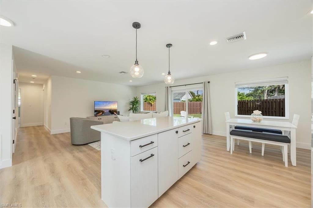 3560 Corana WAY, NAPLES FL 34105-8