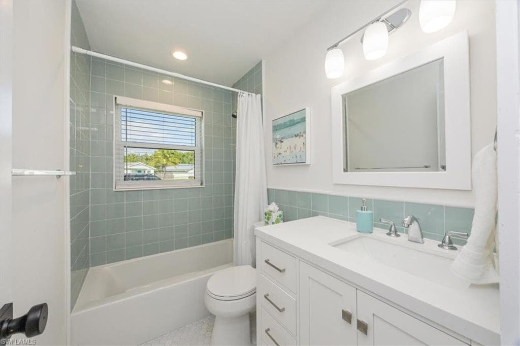 3560 Corana WAY, NAPLES FL 34105-17