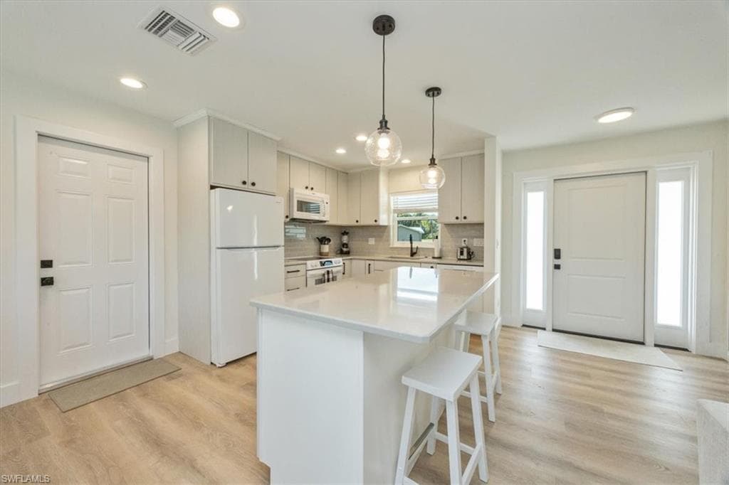 3560 Corana WAY, NAPLES FL 34105-7