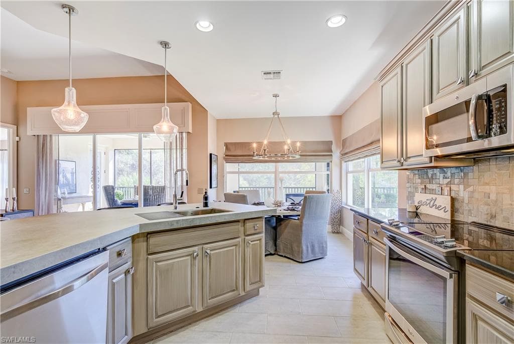 28468 Altessa WAY # 202, BONITA SPRINGS FL 34135-9