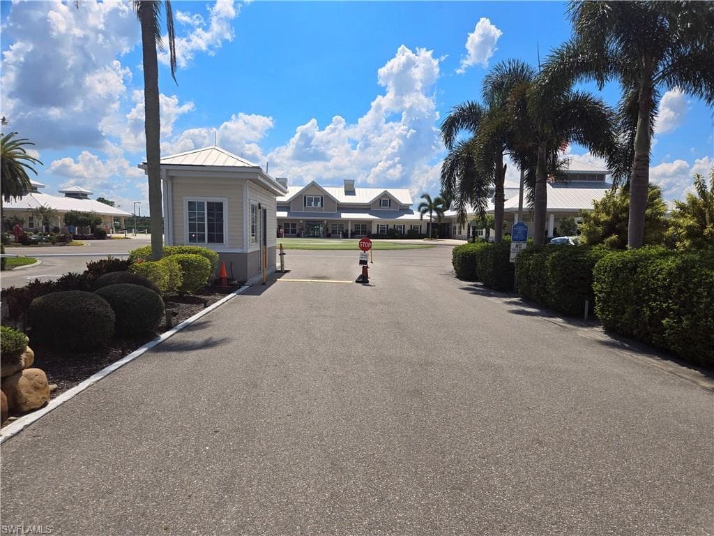 21 Nicklaus BLVD, NORTH FORT MYERS FL 33903-12