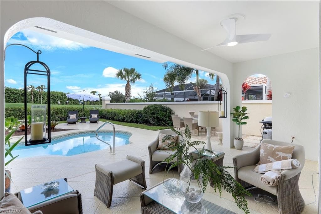 211 Via Napoli, NAPLES FL 34105-5
