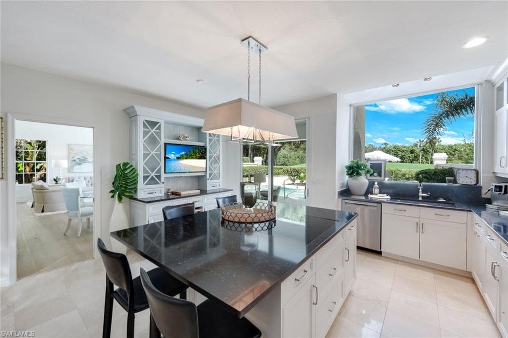 211 Via Napoli, NAPLES FL 34105-12