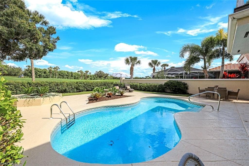 211 Via Napoli, NAPLES FL 34105-32