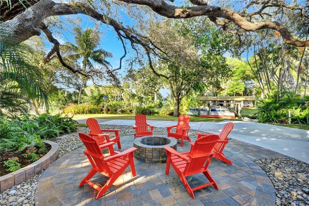 9856 Tonya CT, BONITA SPRINGS FL 34135-38