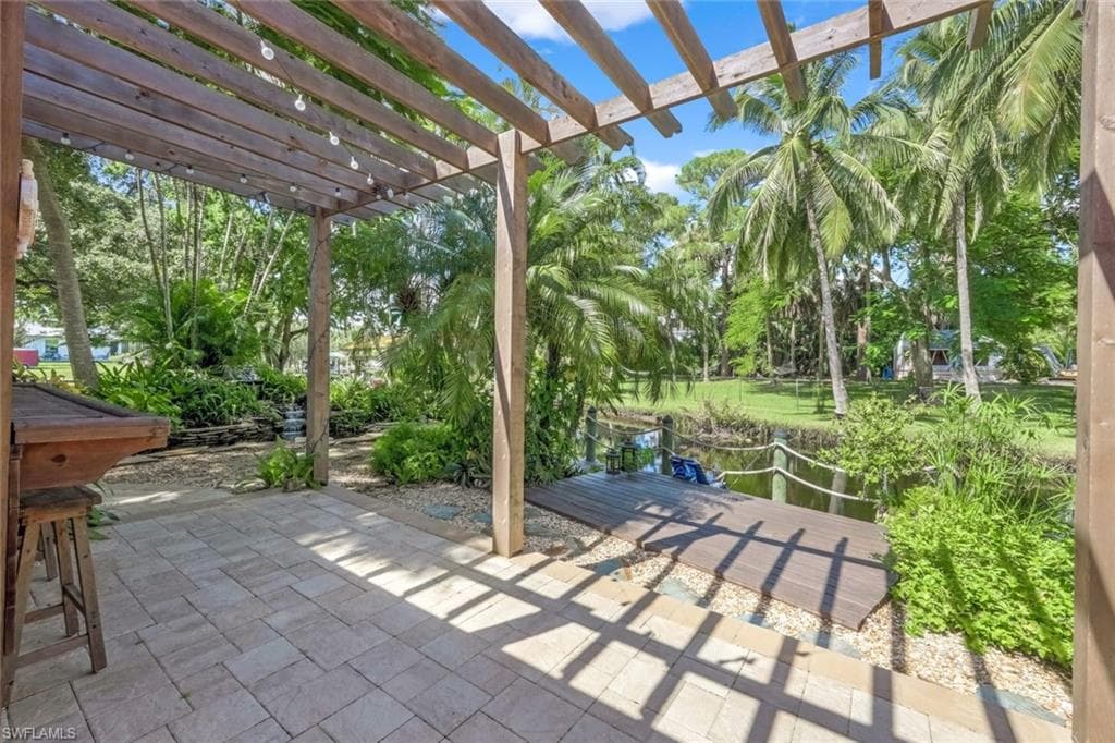 9856 Tonya CT, BONITA SPRINGS FL 34135-28