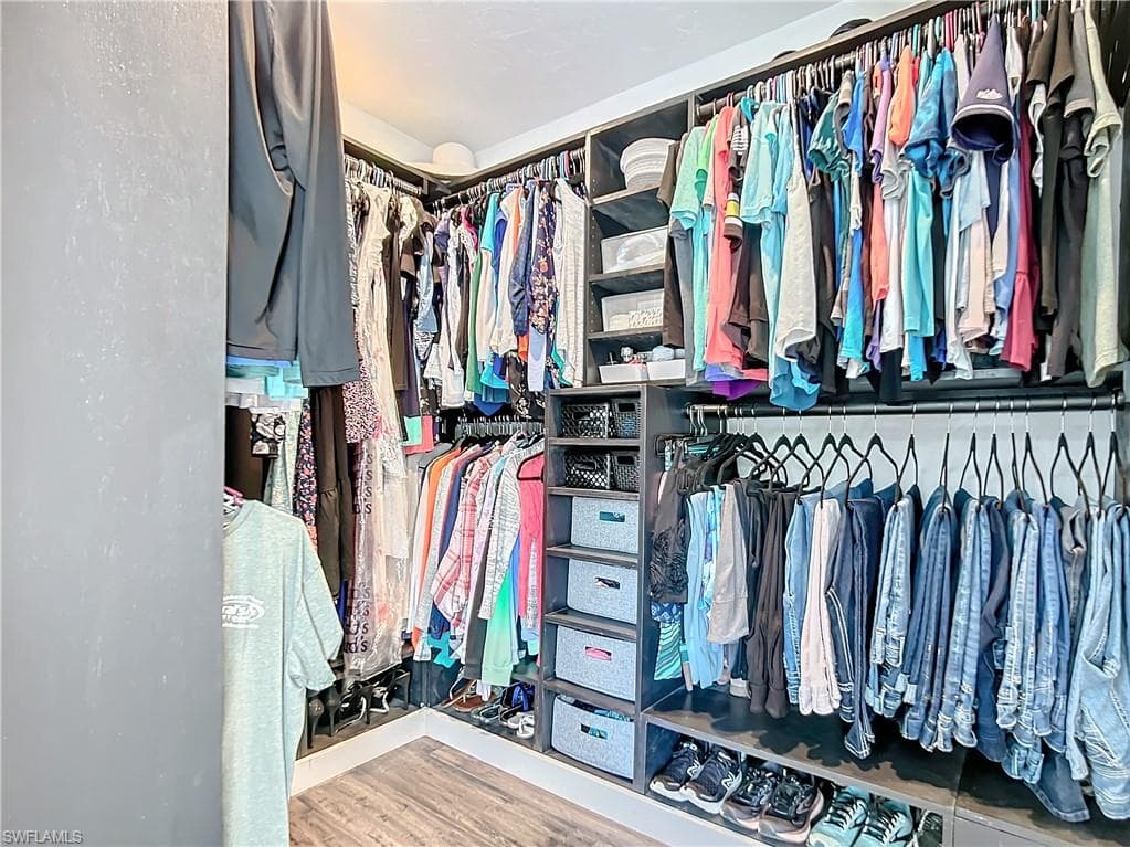 15711 Anderson LN, FORT MYERS FL 33912-27