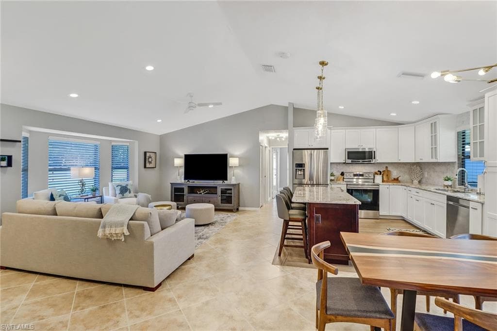 186 Wickliffe DR, NAPLES FL 34110-2