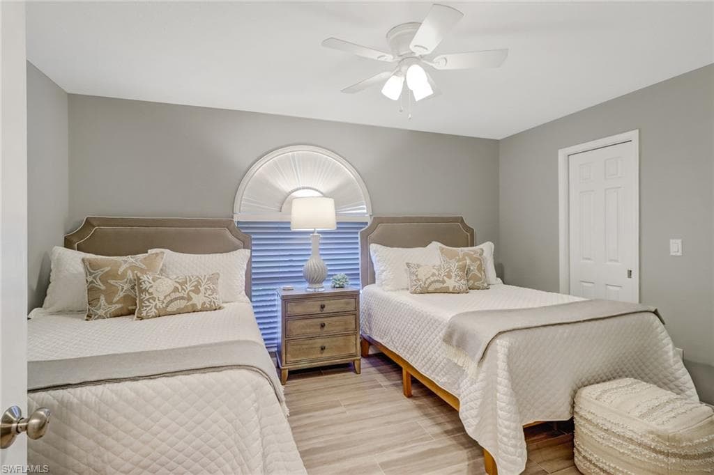 186 Wickliffe DR, NAPLES FL 34110-13