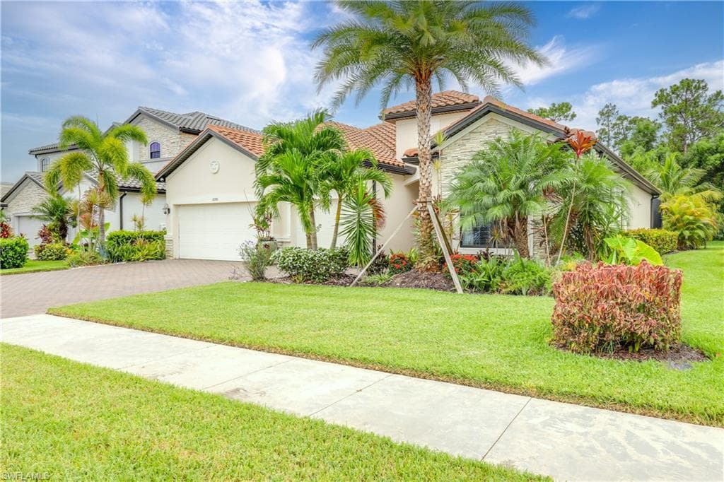2098 Antigua LN, NAPLES FL 34120-1