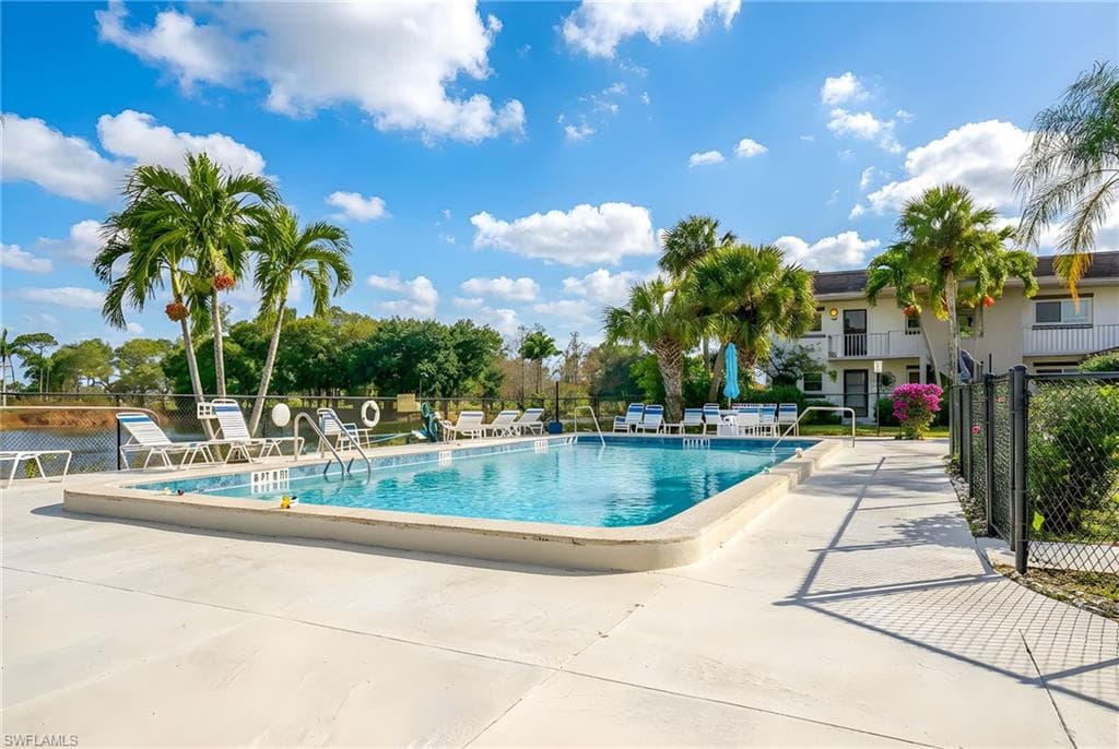 5579 Rattlesnake Hammock RD # B9, NAPLES FL 34113-15