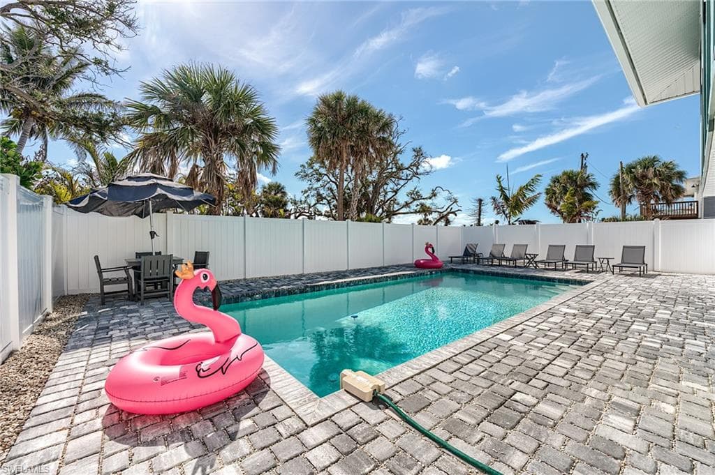 114 Lovers LN, FORT MYERS BEACH FL 33931-1