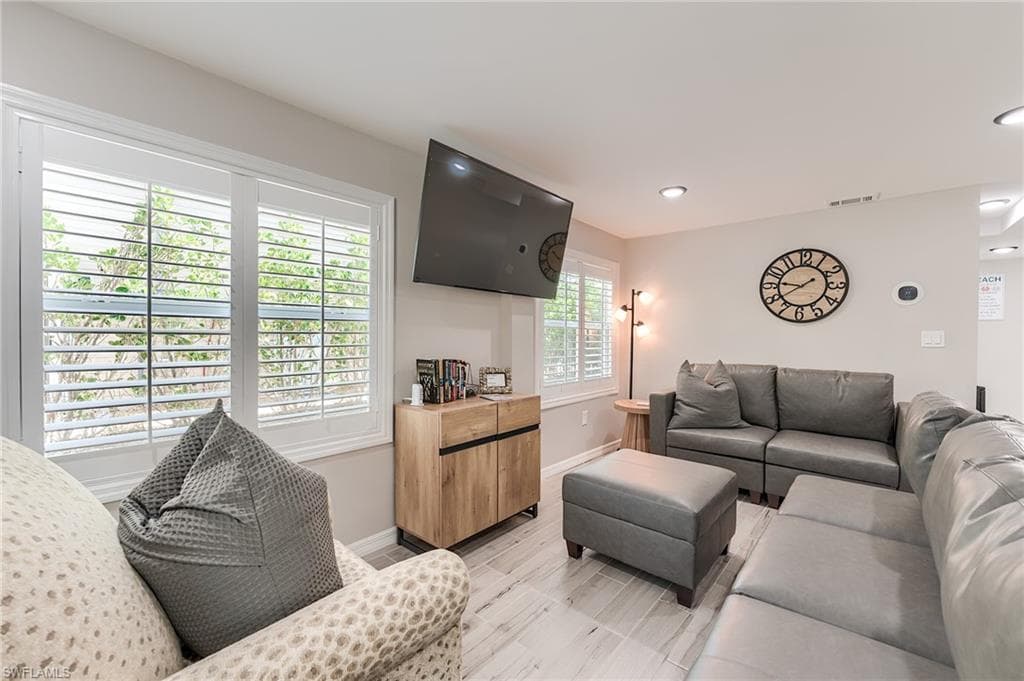 114 Lovers LN, FORT MYERS BEACH FL 33931-5