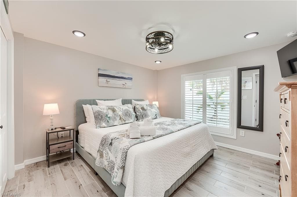 114 Lovers LN, FORT MYERS BEACH FL 33931-12