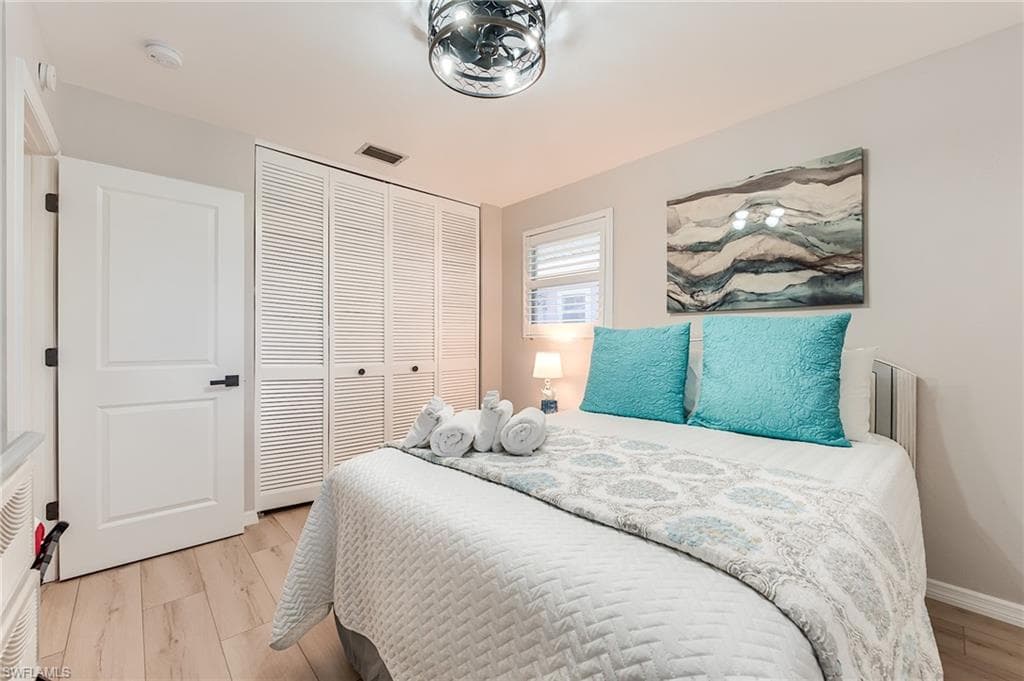 114 Lovers LN, FORT MYERS BEACH FL 33931-29