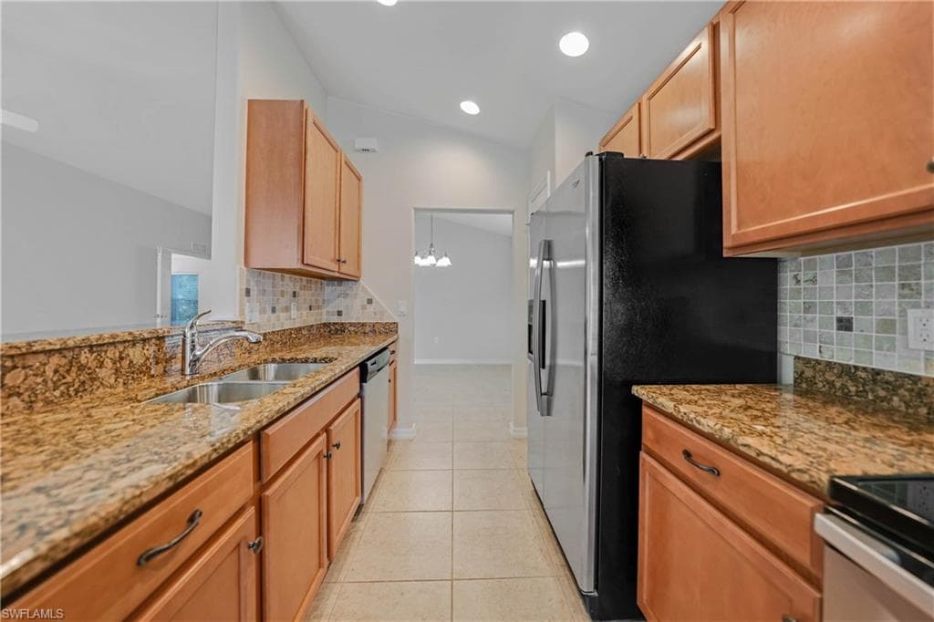 2457 Hopefield CT, CAPE CORAL FL 33991-2