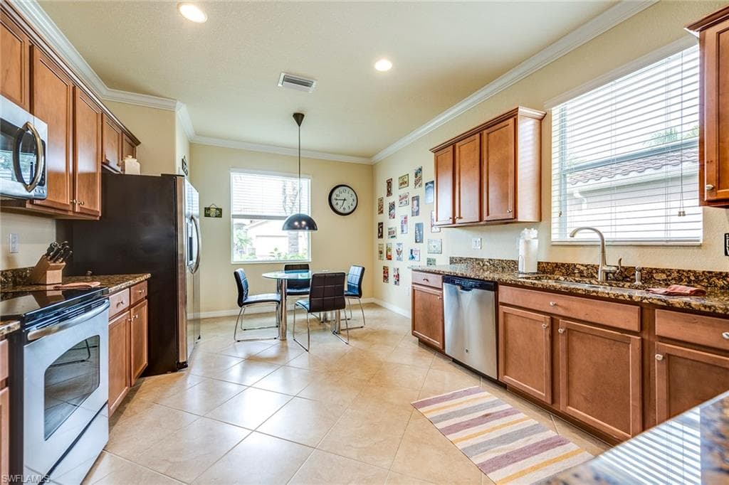 14796 Canton CT, NAPLES FL 34114-6