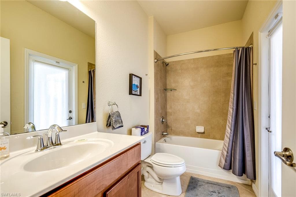 14796 Canton CT, NAPLES FL 34114-13