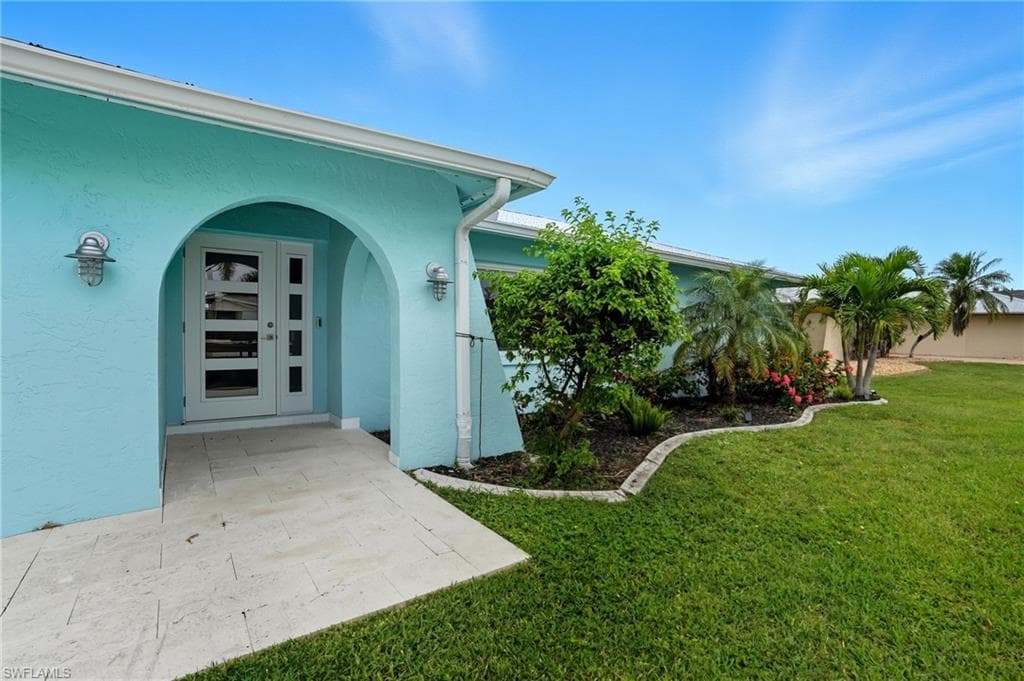 6163 Plumosa AVE, FORT MYERS FL 33908-6