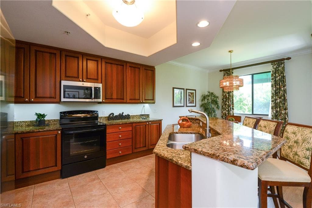 975 Sandpiper ST # A104, NAPLES FL 34102-6