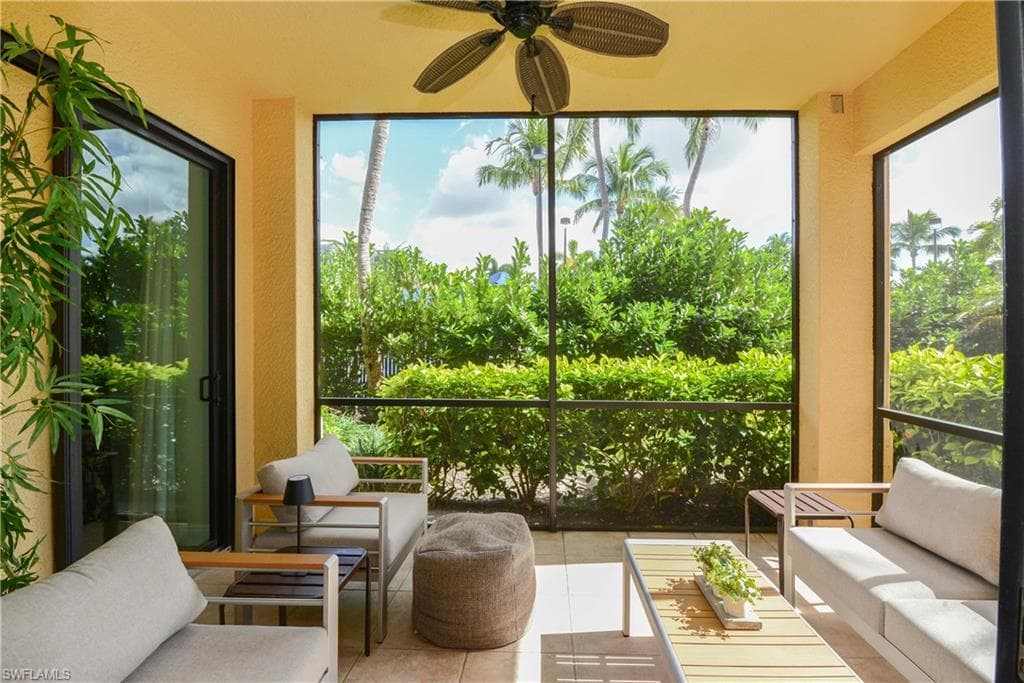 975 Sandpiper ST # A104, NAPLES FL 34102-2