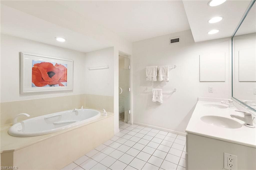 112 Wilderness DR # 123, NAPLES FL 34105-16