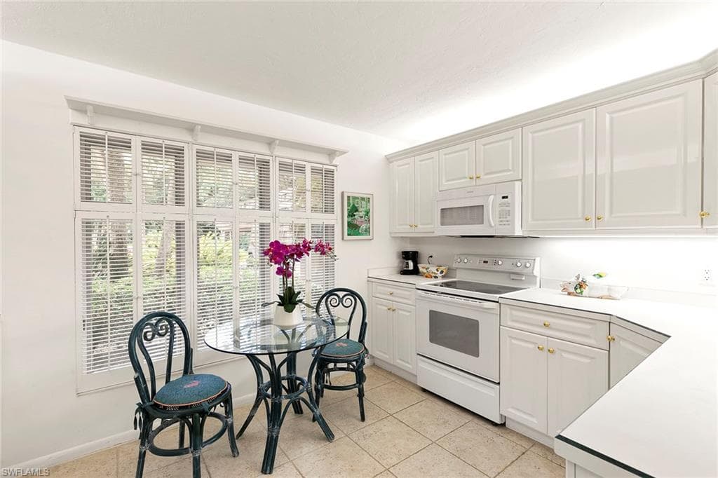 112 Wilderness DR # 123, NAPLES FL 34105-11