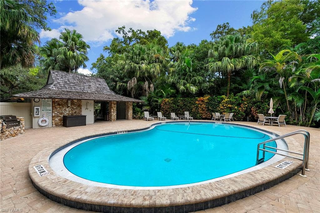 112 Wilderness DR # 123, NAPLES FL 34105-25
