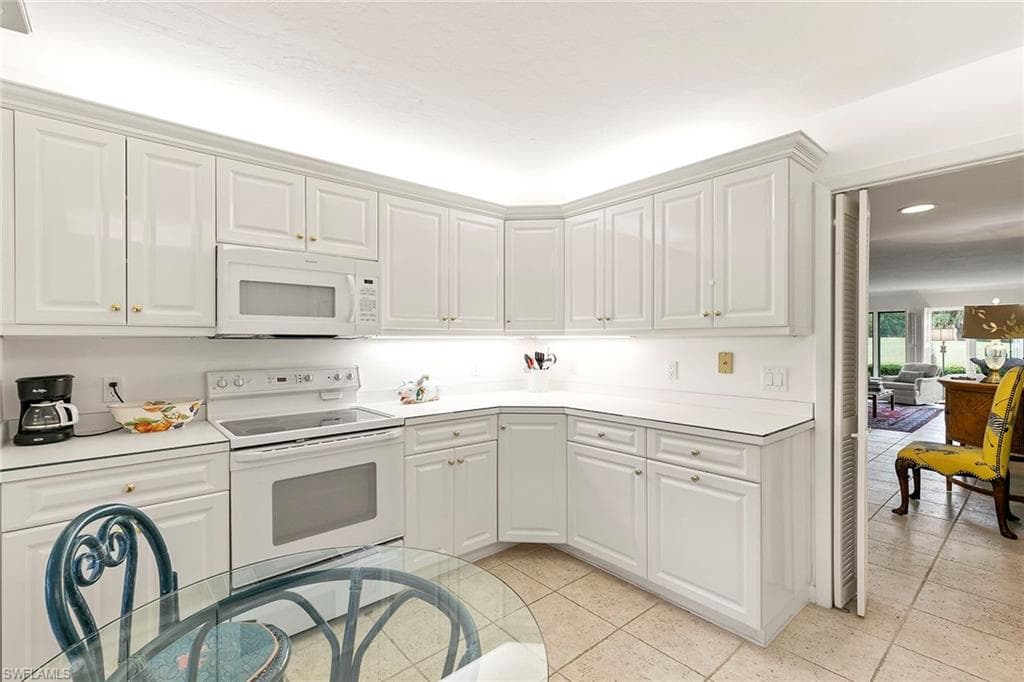 112 Wilderness DR # 123, NAPLES FL 34105-13