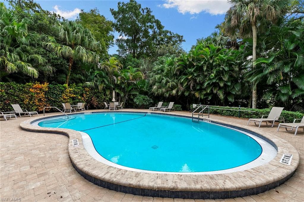 112 Wilderness DR # 123, NAPLES FL 34105-24