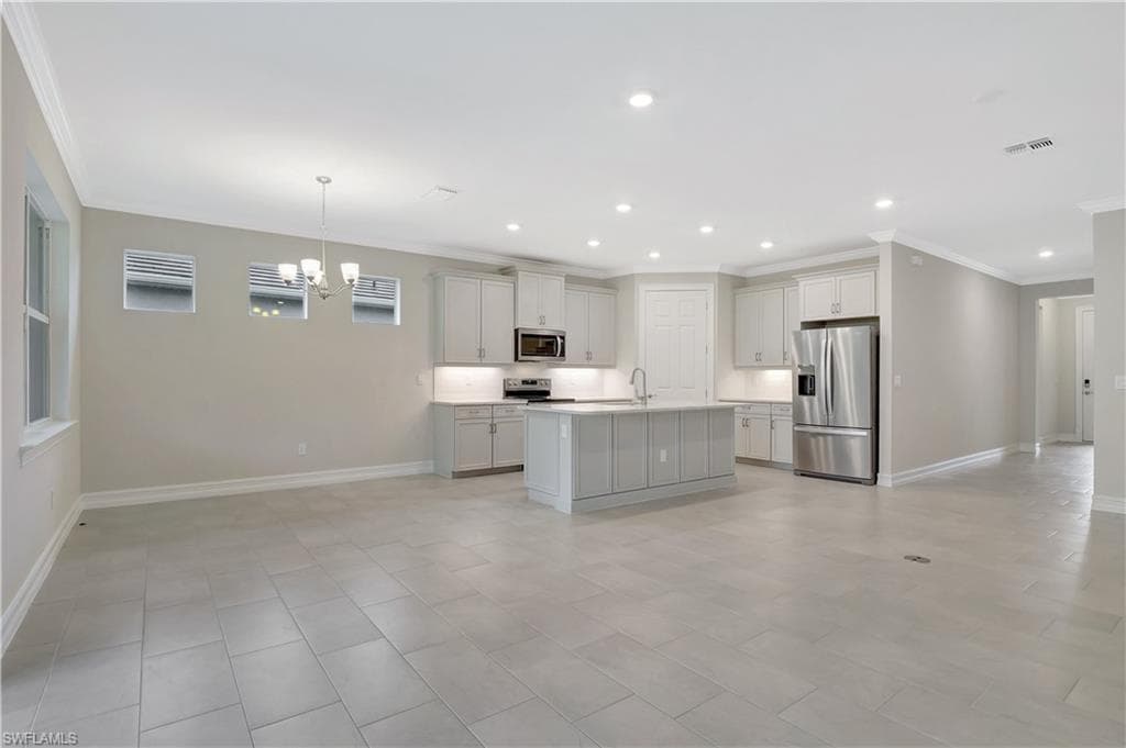 335 Tamarindo LN, NAPLES FL 34114-6